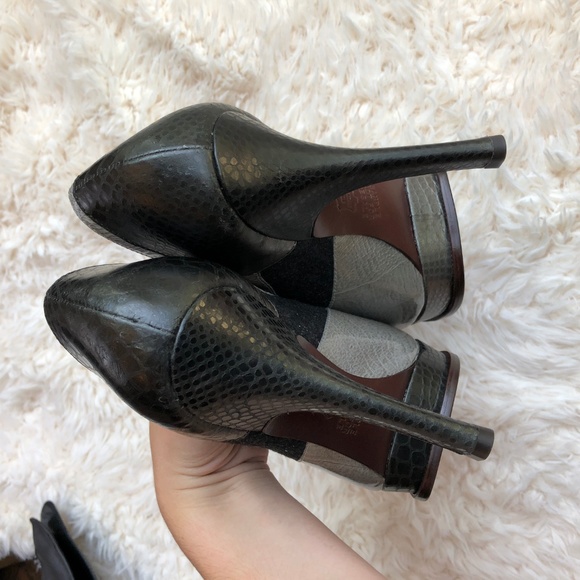 ❌SOLD❌BCBGMAXAZRIA Nivea Patent Leather On Heels - Picture 5 of 8